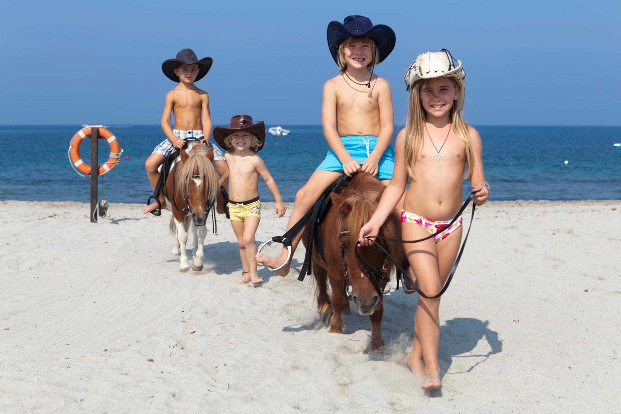 Horse Country Resort Congress & Spa - Hotel Ribot アルボレーア エクステリア 写真