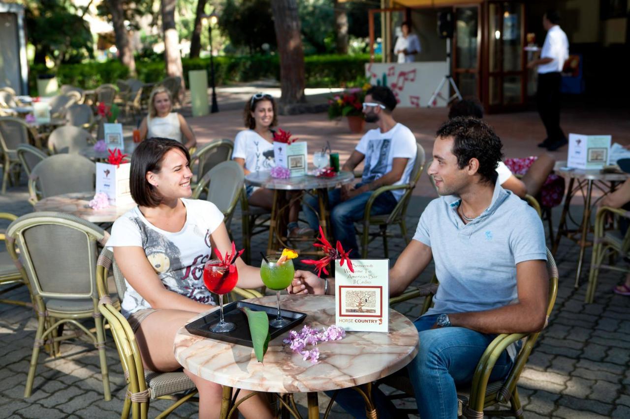Horse Country Resort Congress & Spa - Hotel Ribot アルボレーア エクステリア 写真